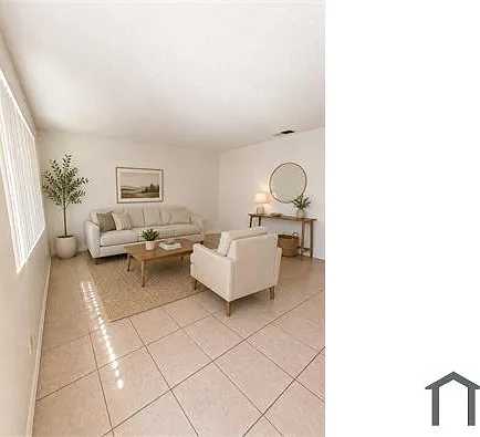 2334 W Dennett Ave — Photo 2