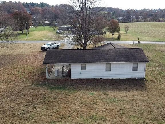 3rd image of 618 Dyer Rd