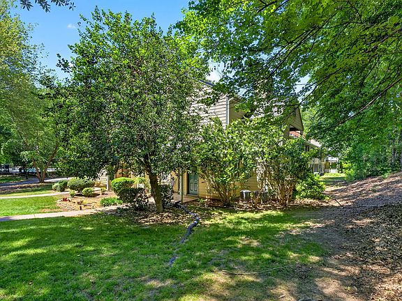 3rd image of 112 Broad Leaf Cir