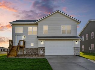 808 Windam Dr, Solon, IA 52333