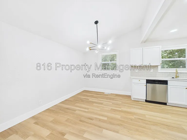 9524 Manning Ave — Photo 5