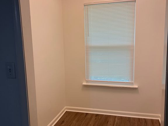 3rd image of 1000 N Red St APT 8