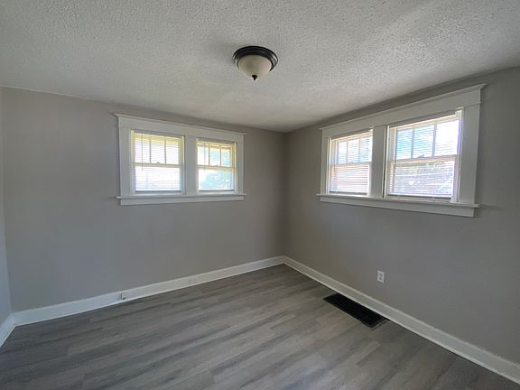 3rd image of 4200 Rosewood Ave