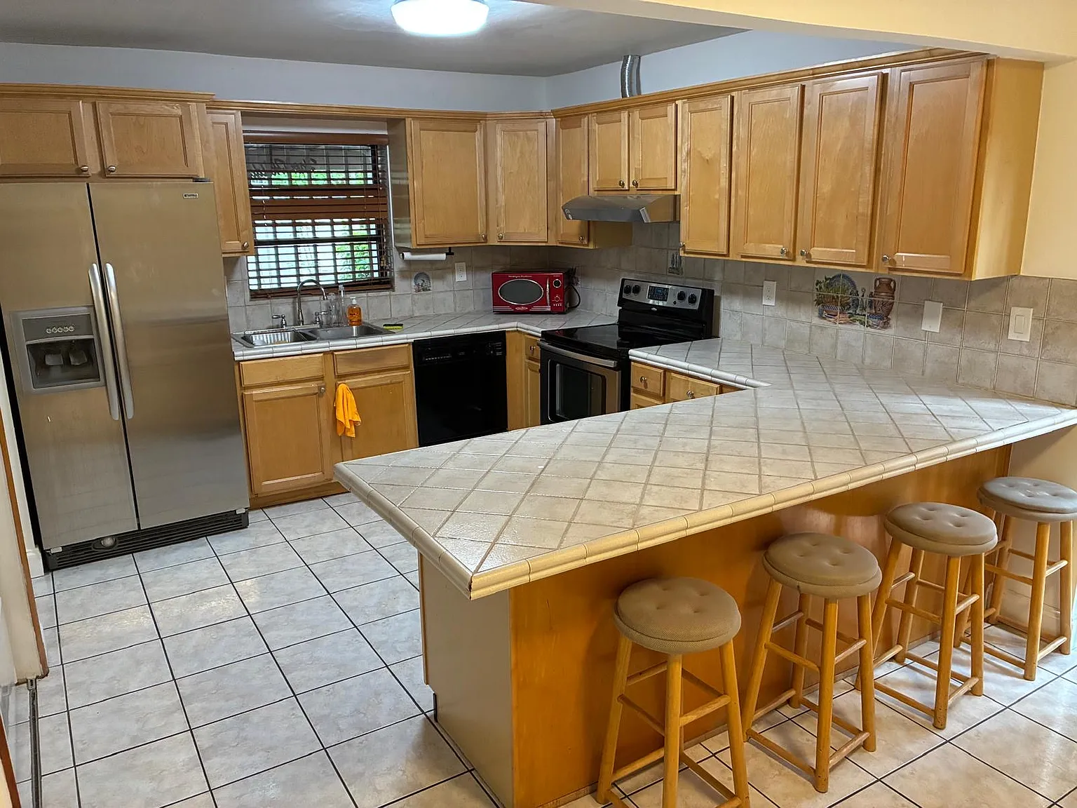 4 bed, 1700 sqft, $4,200 — Photo 4