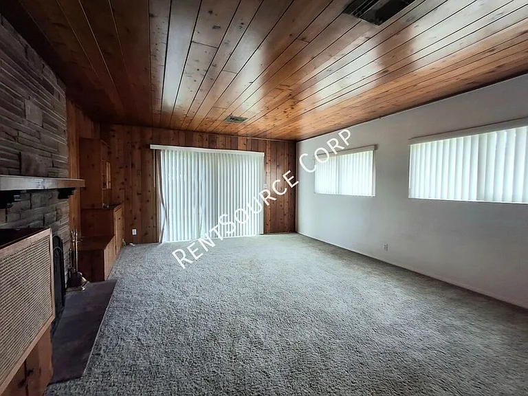 24654 Walnut St — Photo 12