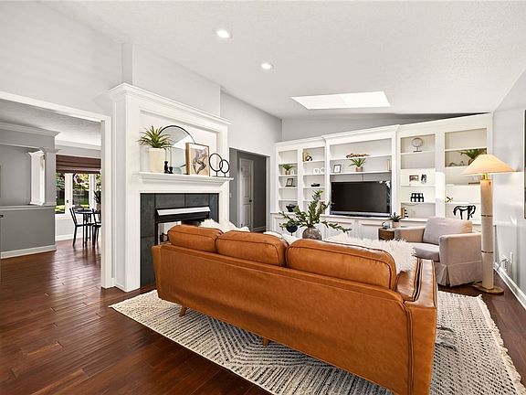 2nd image of 12 Erie Cres