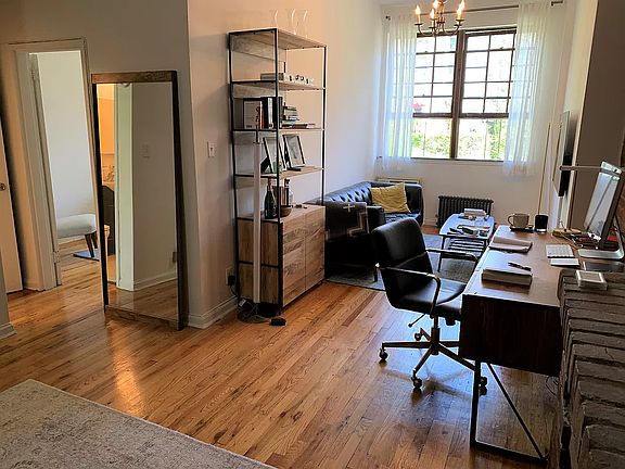 3rd image of 23 W 82nd St APT 3