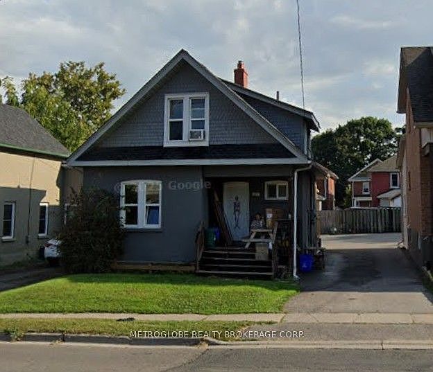 1st image of 117 Adelaide Ave E