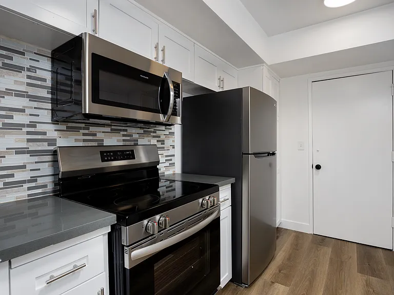 Euclid Place Apartments — Photo 7