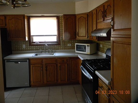 3rd image of 8351 W 87th St #2