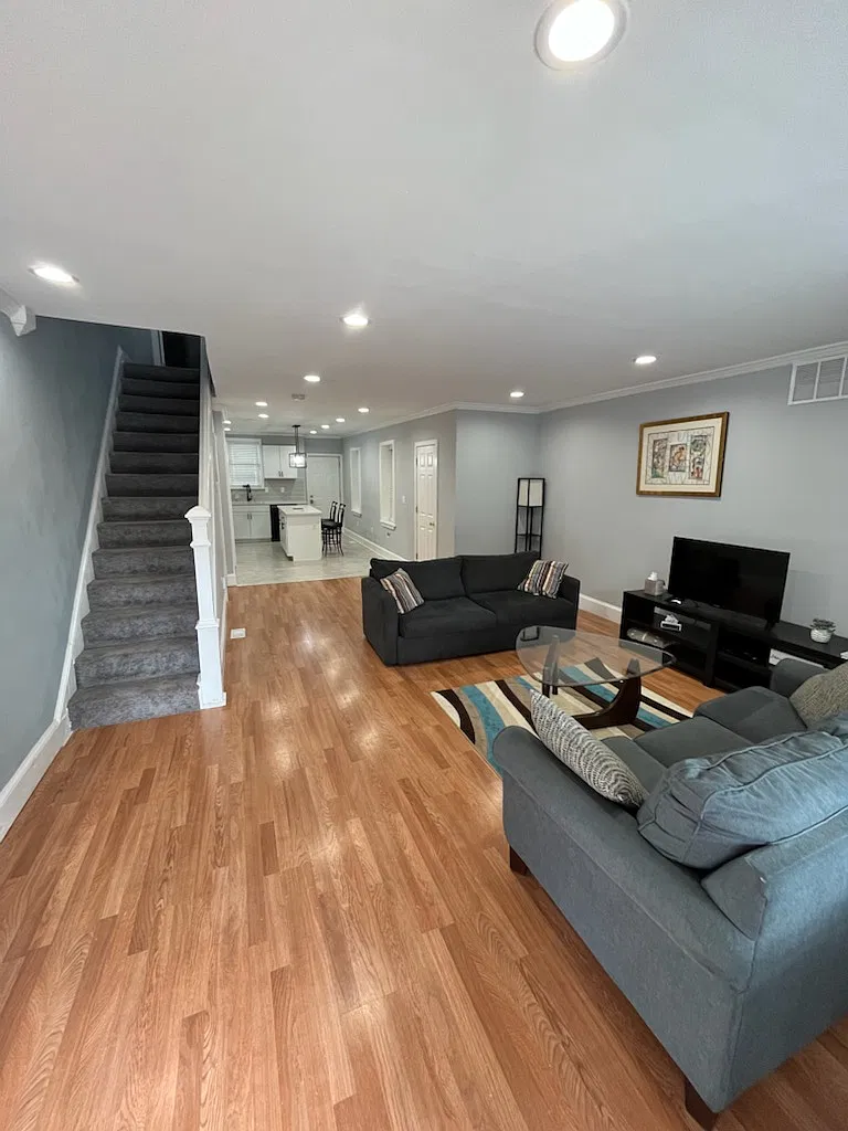 3 bed, 1250 sqft, $1,895 — Photo 2