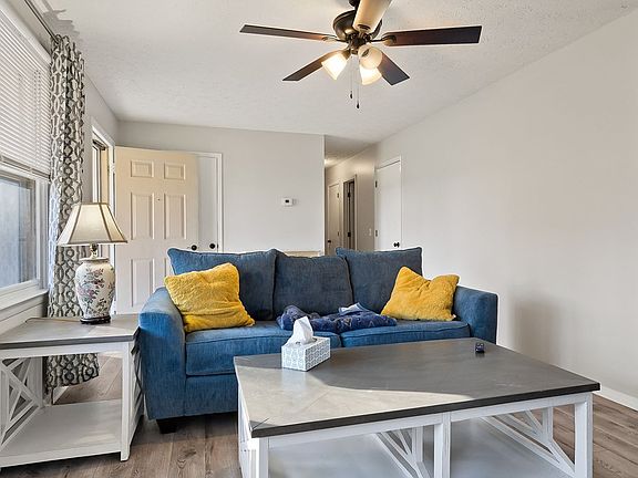 3rd image of 420 Dogwood Cir