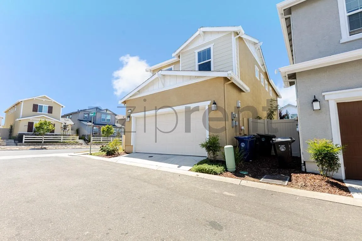 3 bed, 2.5 bath, 1508 sqft, $2,550 — Photo 3