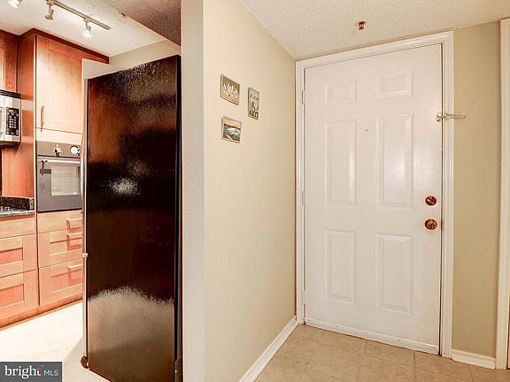 2nd image of 1504 Lincoln Way APT 429