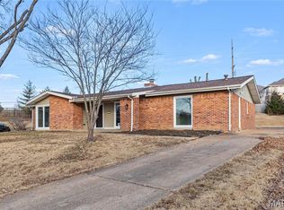 7 Chevington Ct, Ballwin, MO 63011