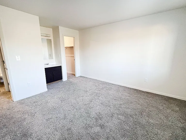 Four Worlds Apartments — Photo 81