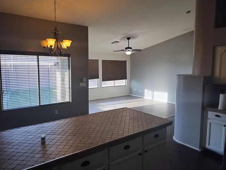 25876 W Elizabeth Ave — Photo 8