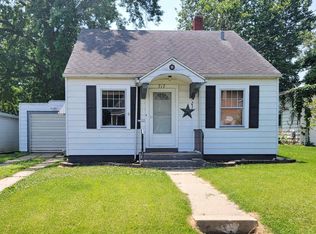 717 Louisa St, Burlington, IA 52601