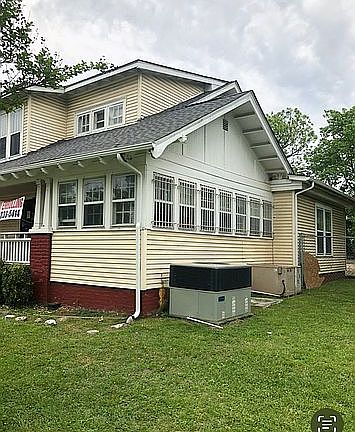 4th image of 2647 Woodbine Ave