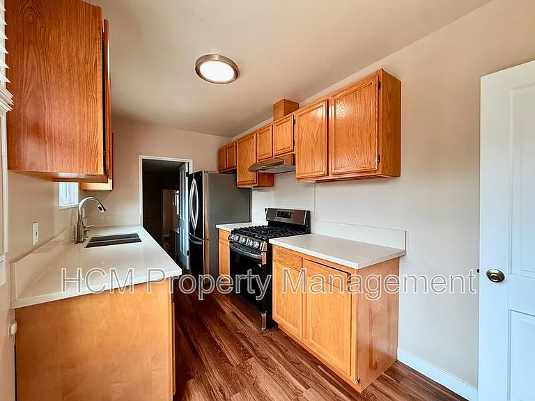 590 Oak St — Photo 6