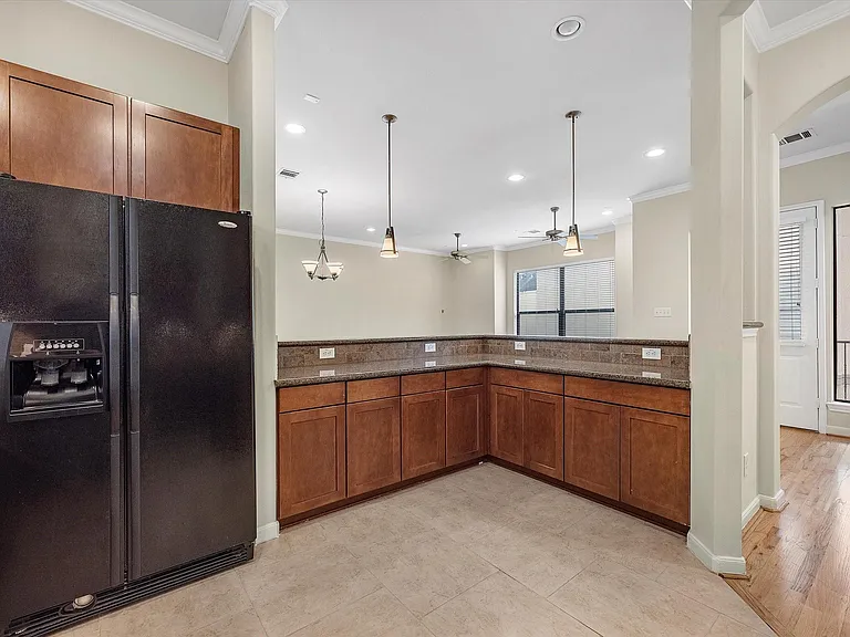4217 Koehler St — Photo 11