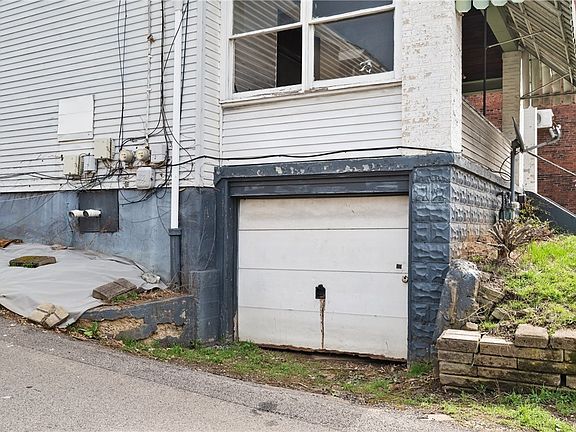 3rd image of 1008 Chartiers Ave