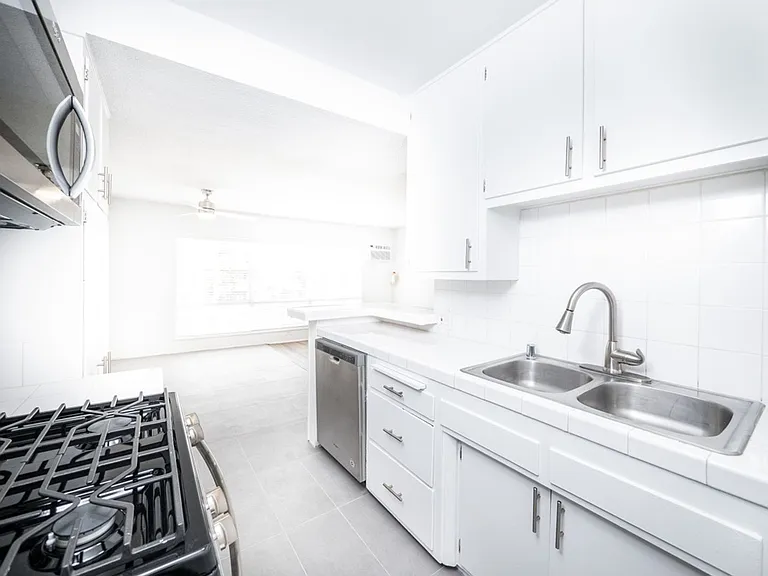 336 S. Alexandria Ave — Photo 20