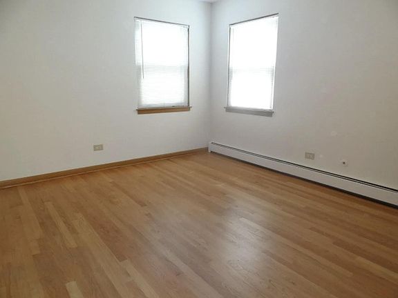 5th image of 4017 N McVicker Ave APT 2W