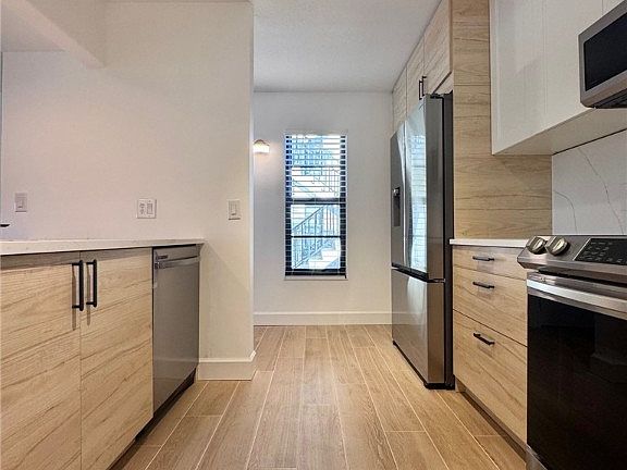 5th image of 2 Plantation Dr APT 101