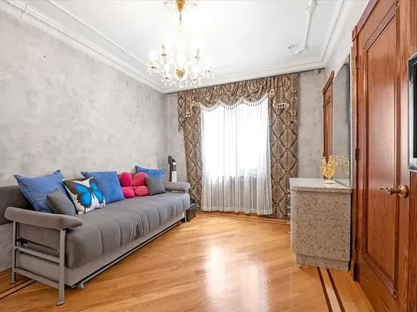 3845 18th Avenue image 4 of 13