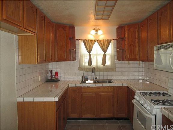 4th image of 16214 E Clovermead St