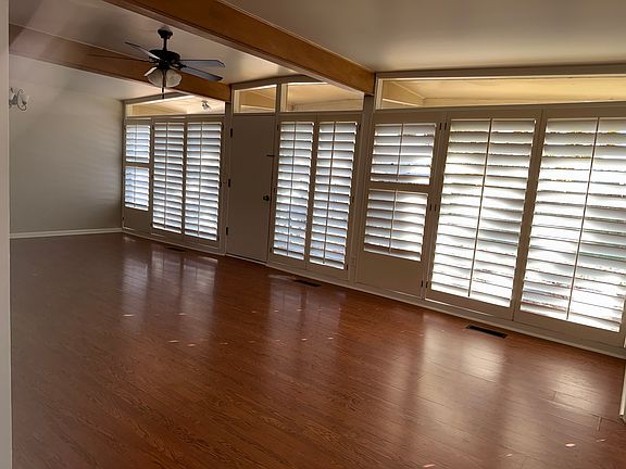 Dining area to left