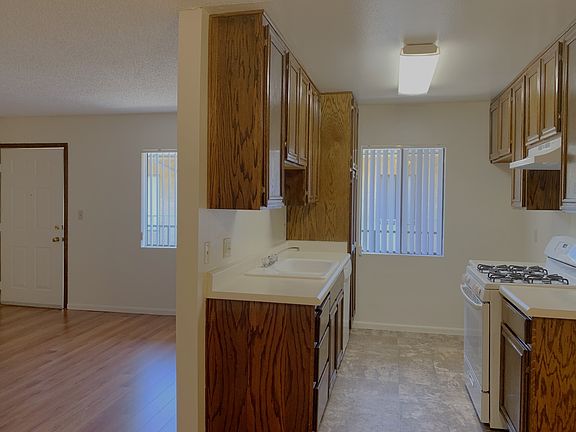 3rd image of 436 E Magnolia Blvd #202