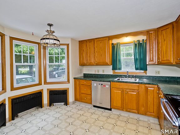 4th image of 43 Hartford Avenue