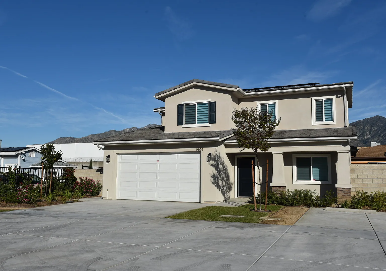 4 bed, 2000 sqft, $4,600 — Photo 1