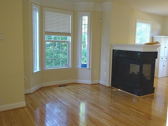 4th image of 961 S Randolph St