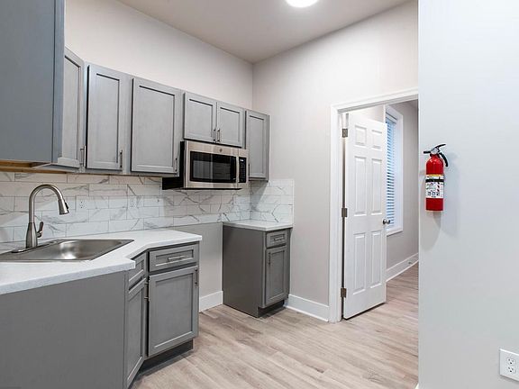 2nd image of 3146 N Franklin St #1