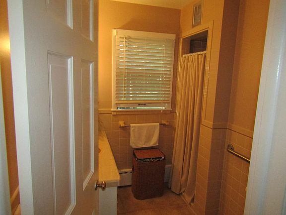 5th image of 490 W Ontario St