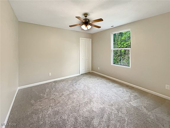 3rd image of 160 Celia Ln