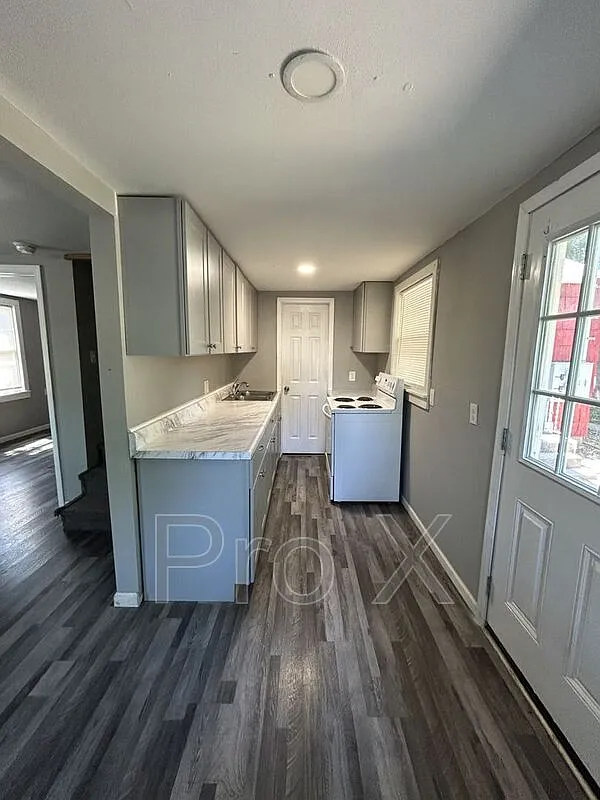 2 bed, 1.0 bath, $749 — Photo 4