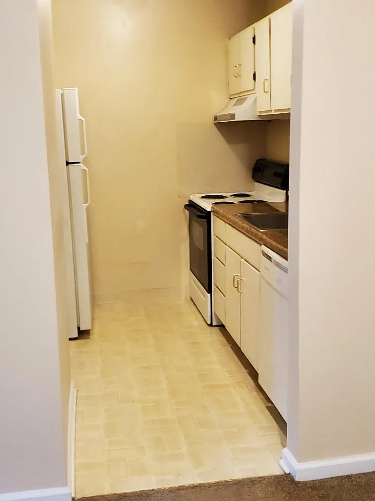 1727 Memorial Ave SW — Photo 3
