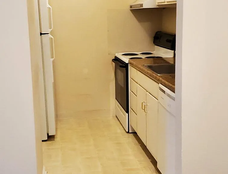 1727 Memorial Ave SW #11 — Photo 3