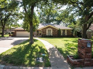 2129 Cambridge Dr, Hurst, TX 76054