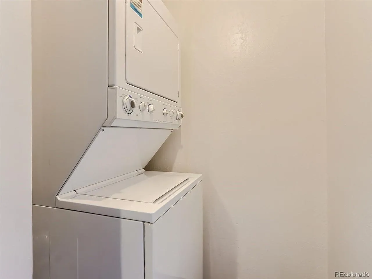 2 bed, 1200 sqft, $1,800 — Photo 1