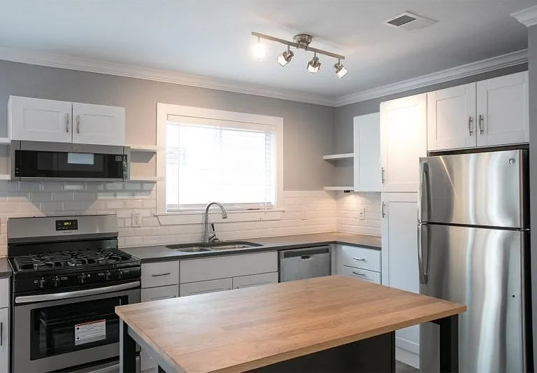 1103 Booker Ave #B — Photo 1