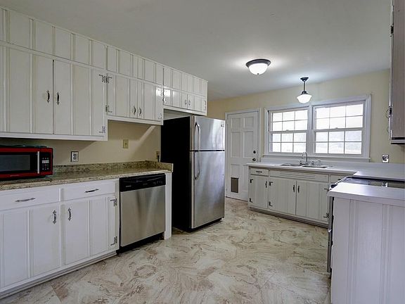 3rd image of 263 Sequoia Dr