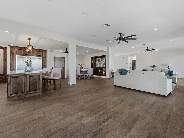 11707 Edgewater Ct — Photo 4