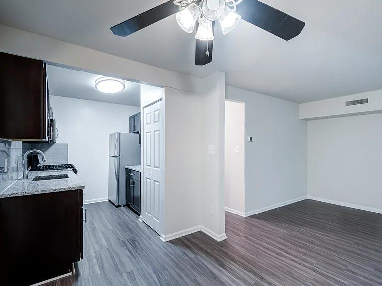 Bennington Crossings Apartment Homes — Photo 5