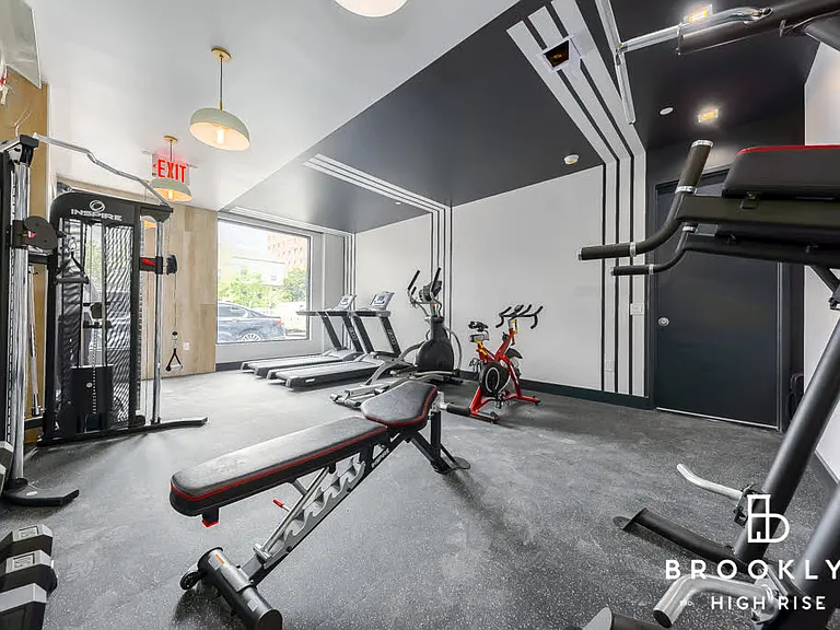 1010 Rogers Ave #4E — Photo 11