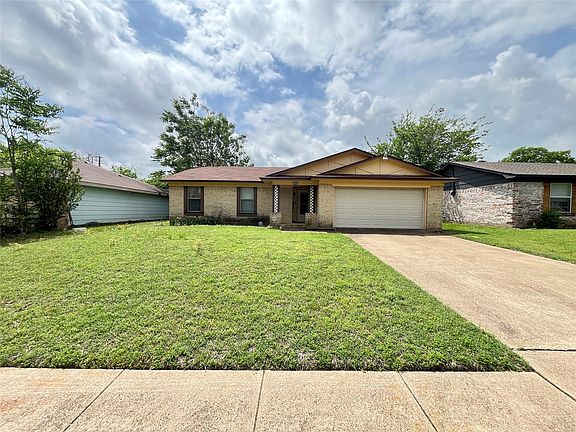 3rd image of 858 Lexington Dr